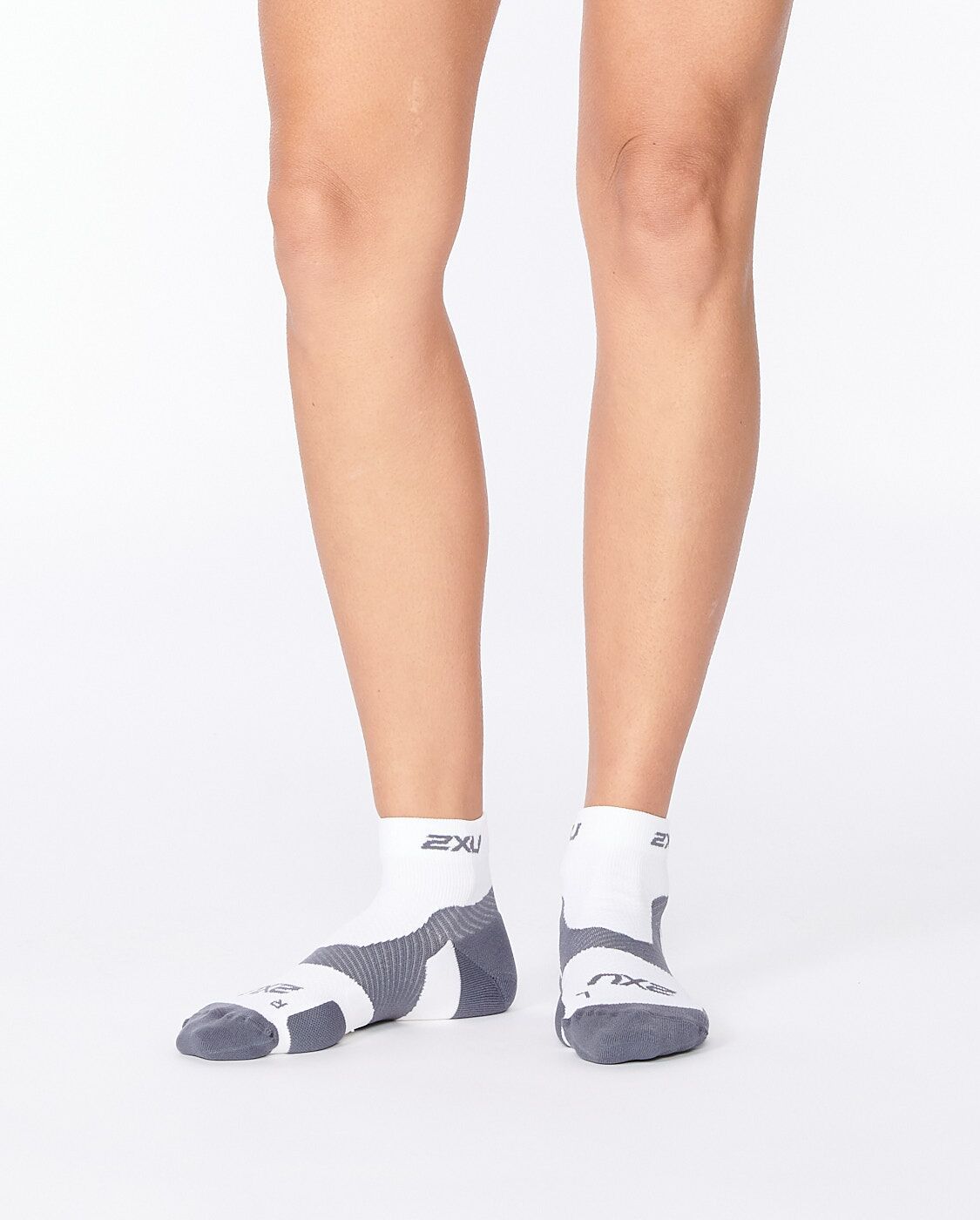 2XU South Africa - Vectr Light Cush 1/4 Crew Sock - White/Grey