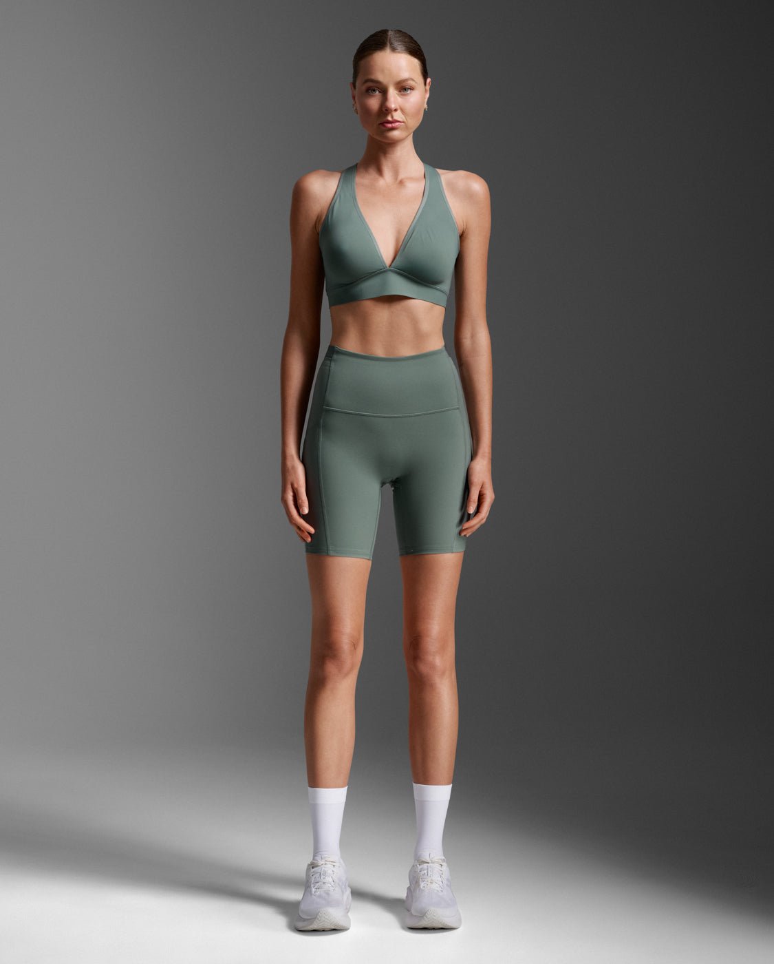 2XU South Africa - Women's Form Stash Hi-Rise Bike Shorts - Olive Leaf / Olive Leaf