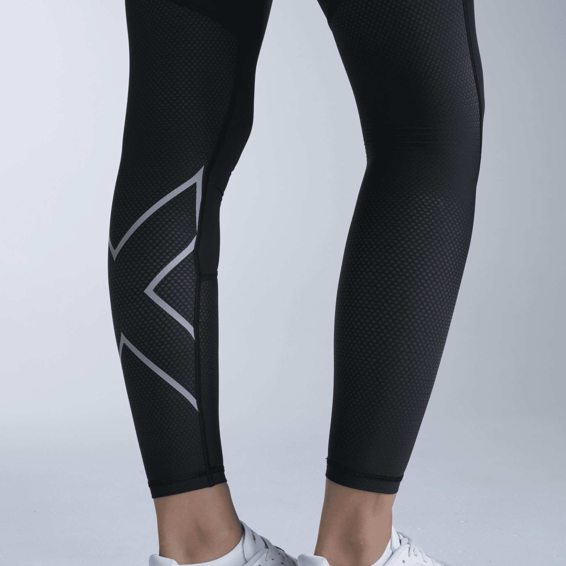 2XU South Africa - Women's Aero Mesh Hi - Rise Compression Tight - Black/Silver Reflective