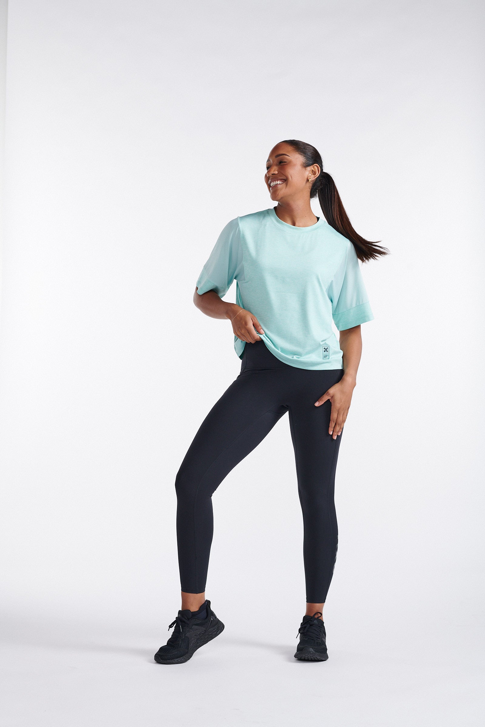 2XU South Africa - Women's Motion Sport Mesh Tee - Aqua / White