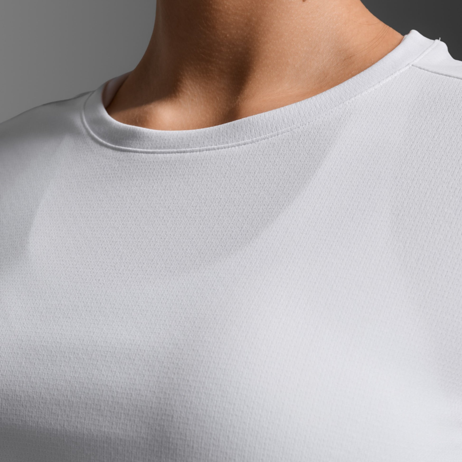 2XU South Africa - Women's Aero Mesh Tee - S
