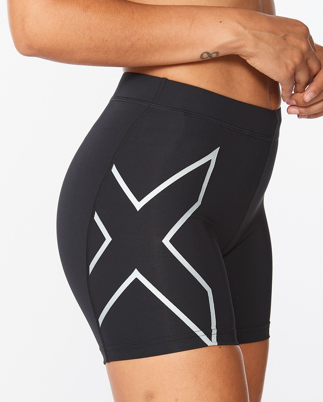 2XU SA - Women's Core Compression 5 Inch Shorts - Black/Silver