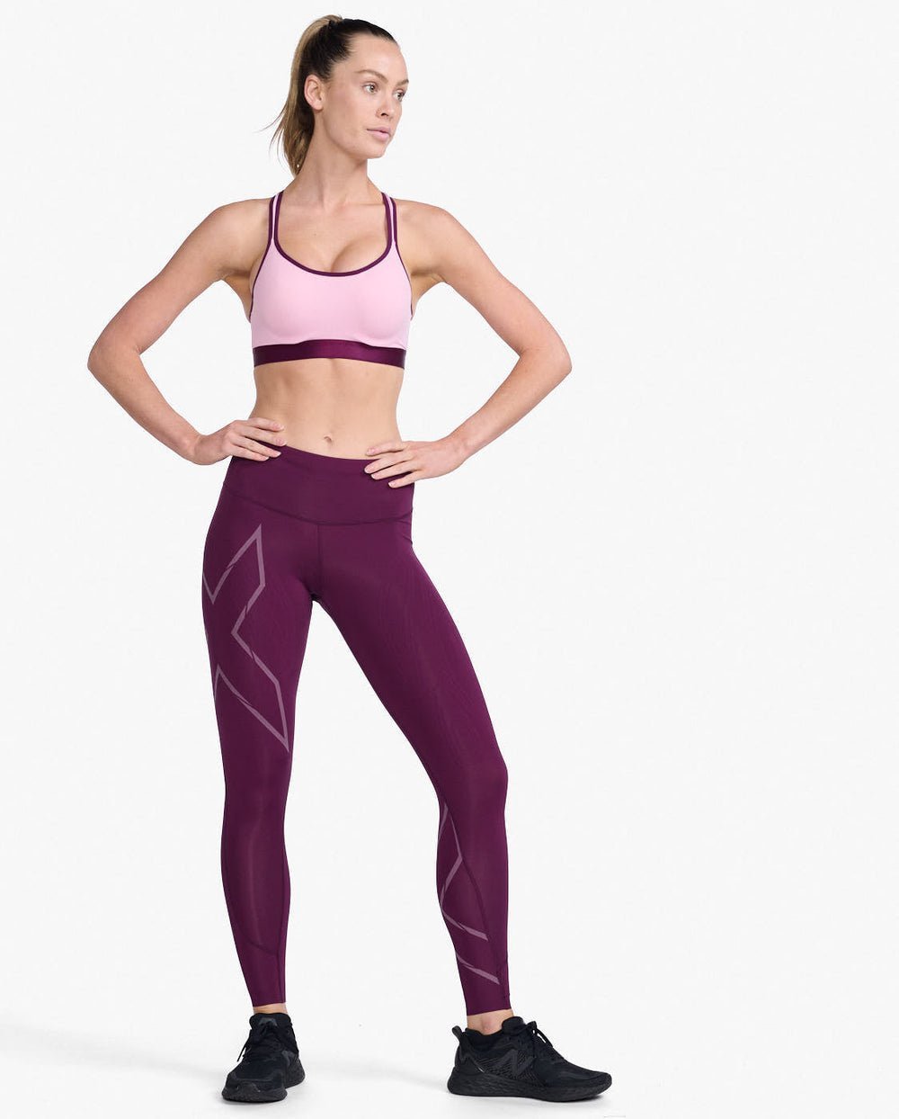 2XU South Africa - Women's Light Speed Mid-Rise Compression Tights - Beet/Beet Reflective